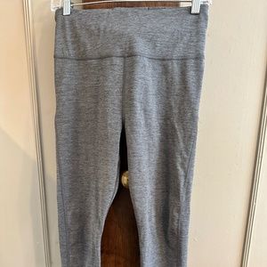 Athleta Ultimate Stash Pocket Capri Heather Grey Size S EUC